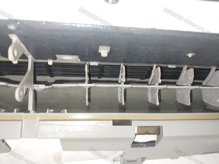 清洗後：同一台冷氣，同一個位置沖洗後
